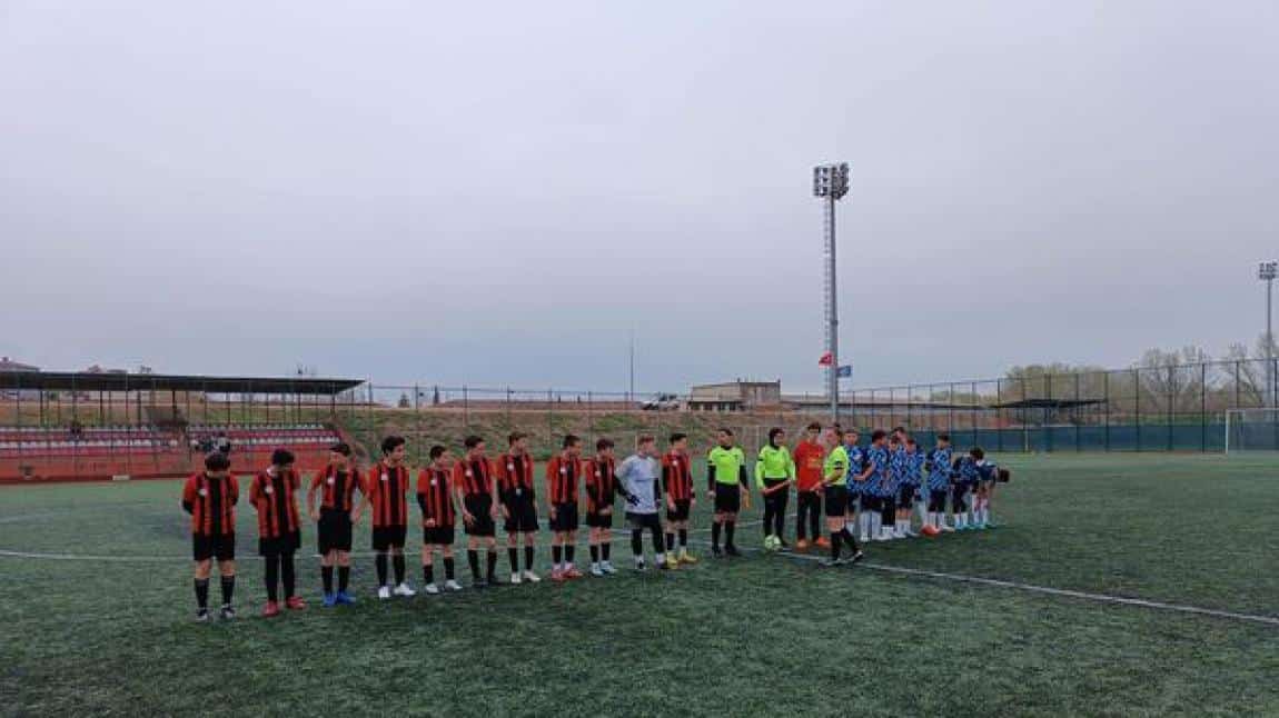 Okul futbol takımımız İsmail Güner Ortaokulunu 3- 1 yenerek merkez birincisi olup yarı finale yükselmiştir.