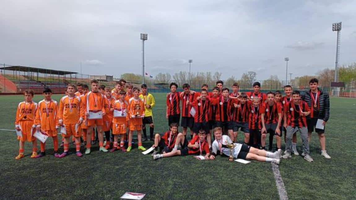 Büyük Başarı...   Edirne ili finalinde okulumuz futbol takımı Keşan Rasim Ergene Ortaokulunu 6-0 yenerek İl Şampiyonu olmuştur. 